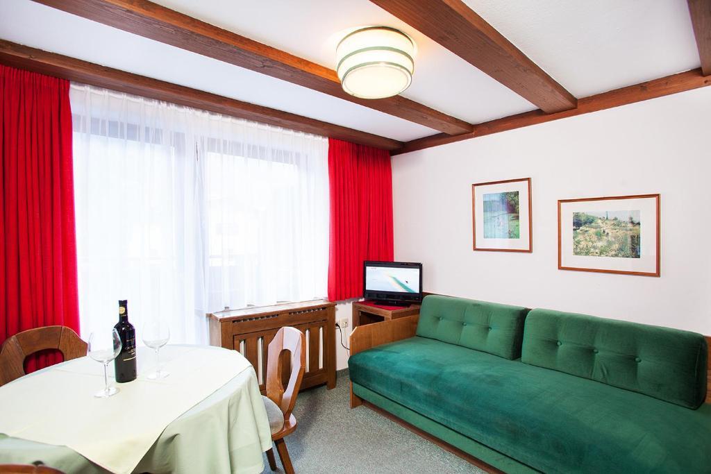 Johannahof Appartements Kaprun Quarto foto