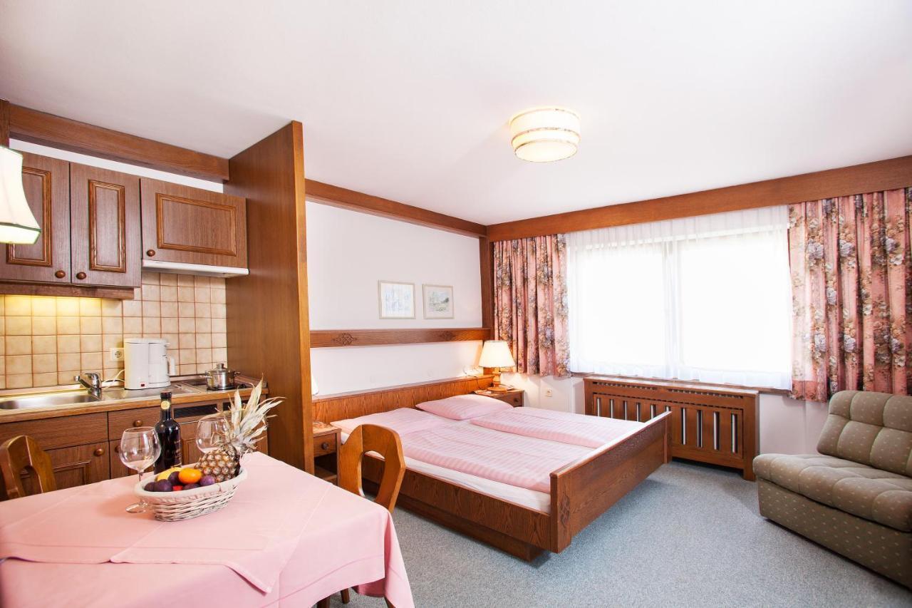 Johannahof Appartements Kaprun Quarto foto